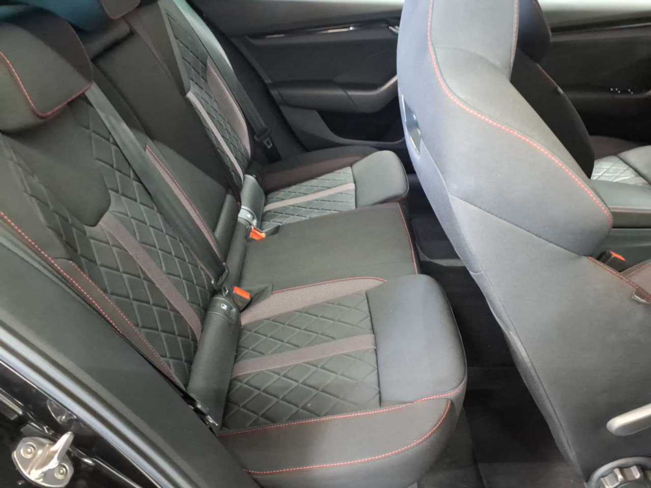 Skoda Octavia Combi 2.0 TSI DSG RS 14