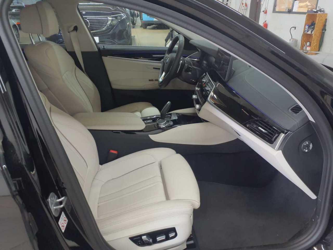 Bmw 530i Touring Aut. Luxury Line 8