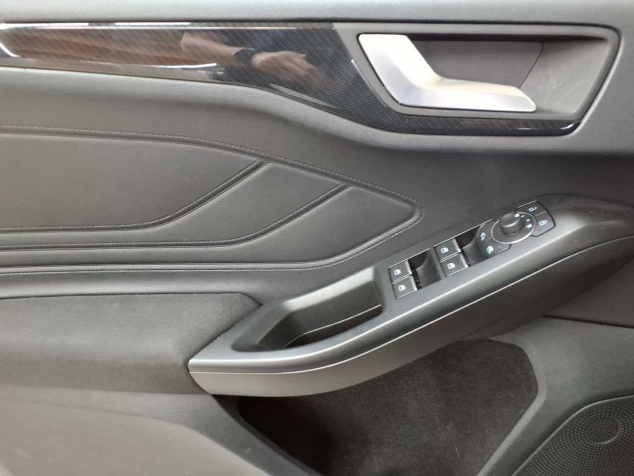 Ford Focus Turnier 1.0 EcoBoost Hybrid ST-LINE 4
