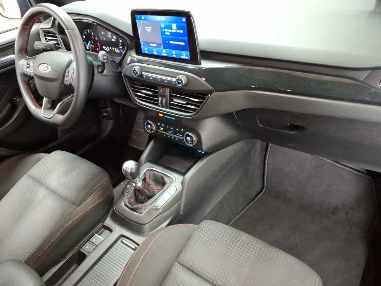 Ford Focus Turnier 1.0 EcoBoost Hybrid ST-LINE 12