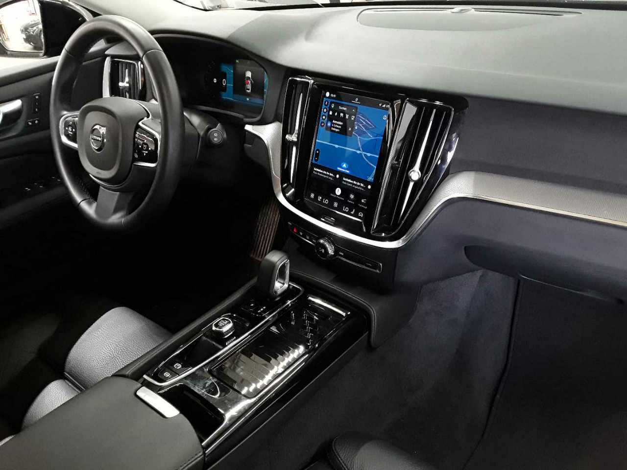 Volvo V60 T6 AWD Recharge Plus Dark 9