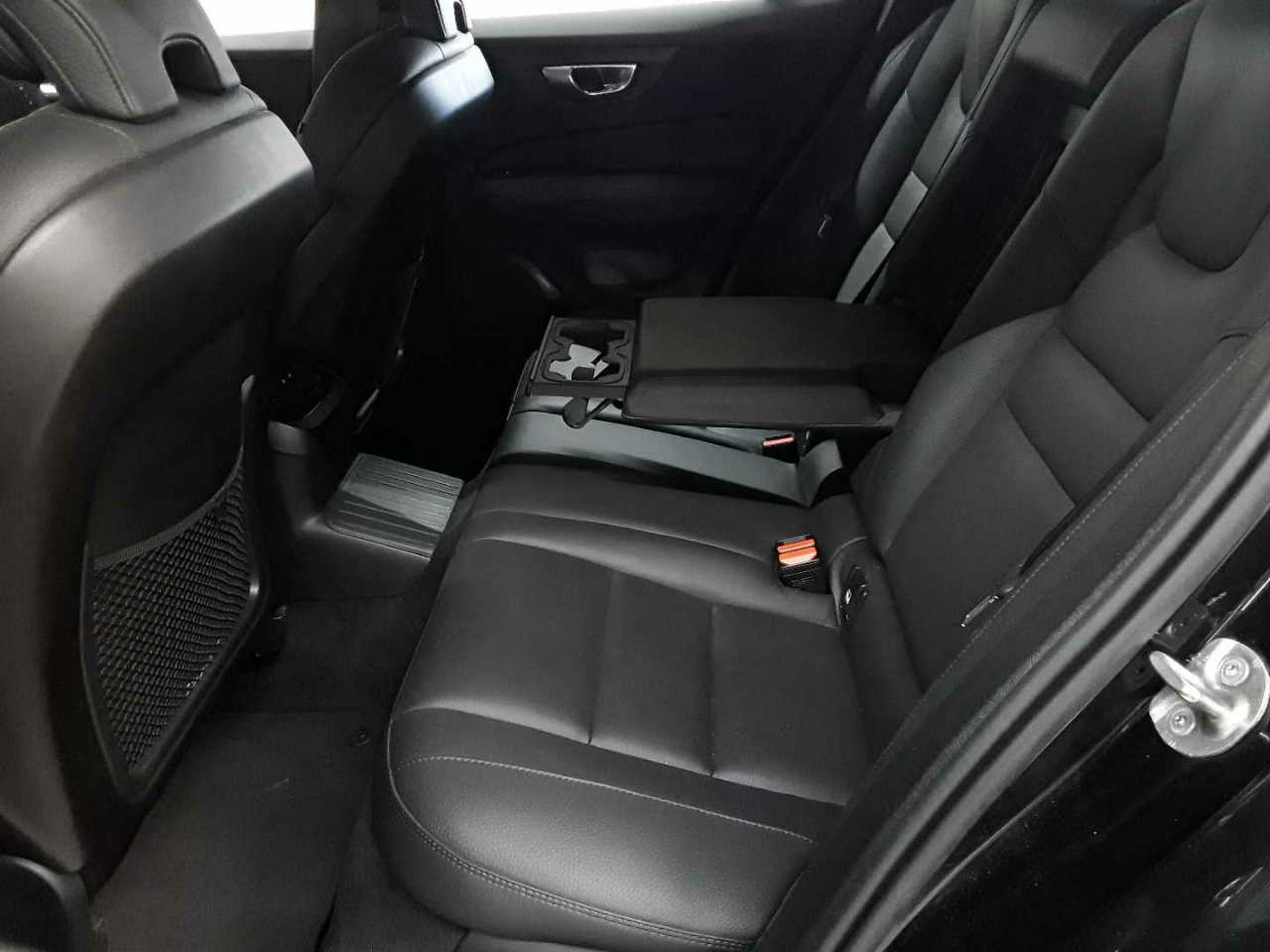 Volvo V60 T6 AWD Recharge Plus Dark 13