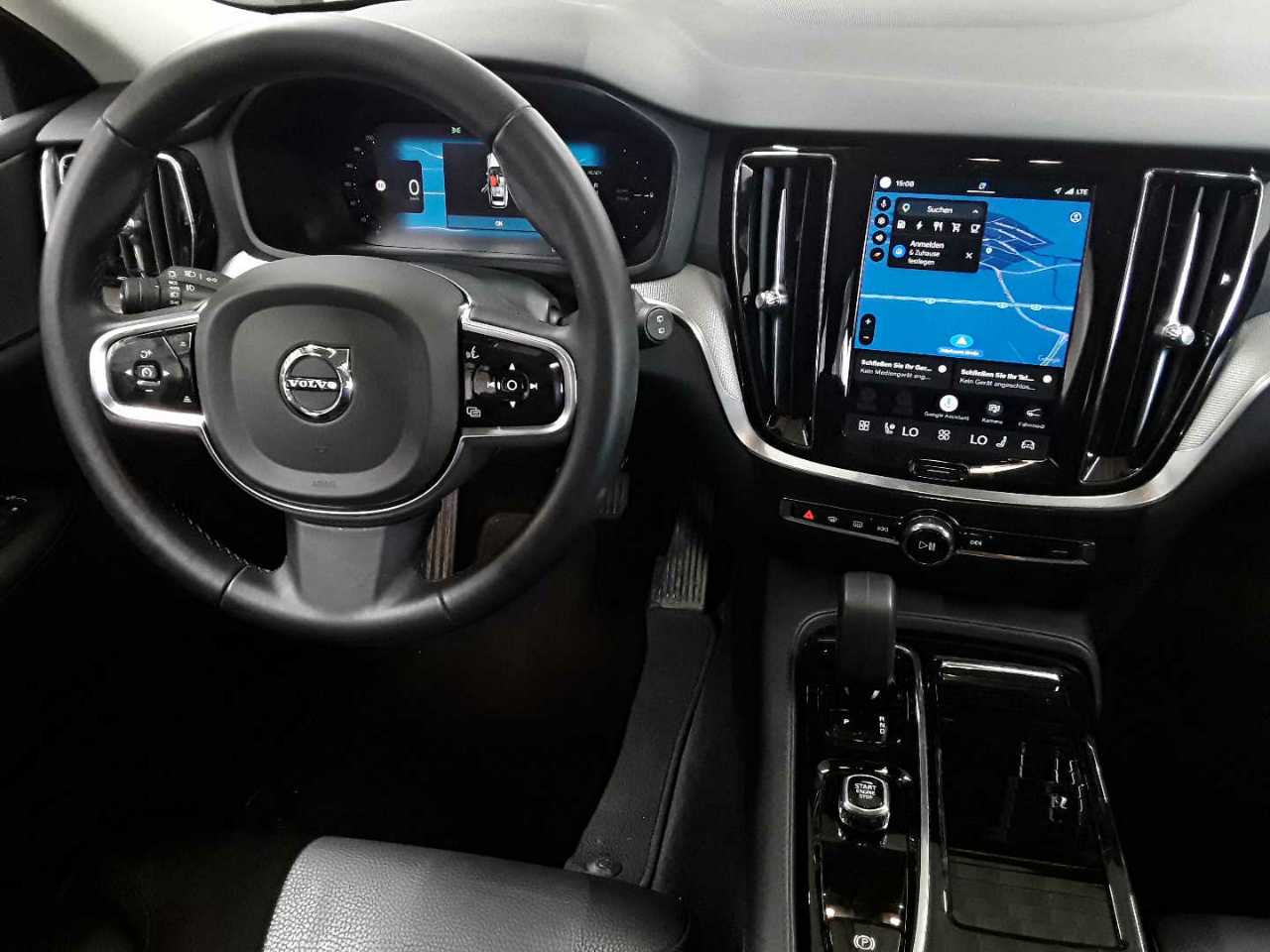 Volvo V60 T6 AWD Recharge Plus Dark 10