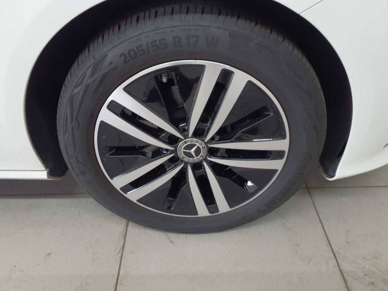 Mercedes-Benz CLA 200 d Shooting Brake 8G-DCT Progressive 13