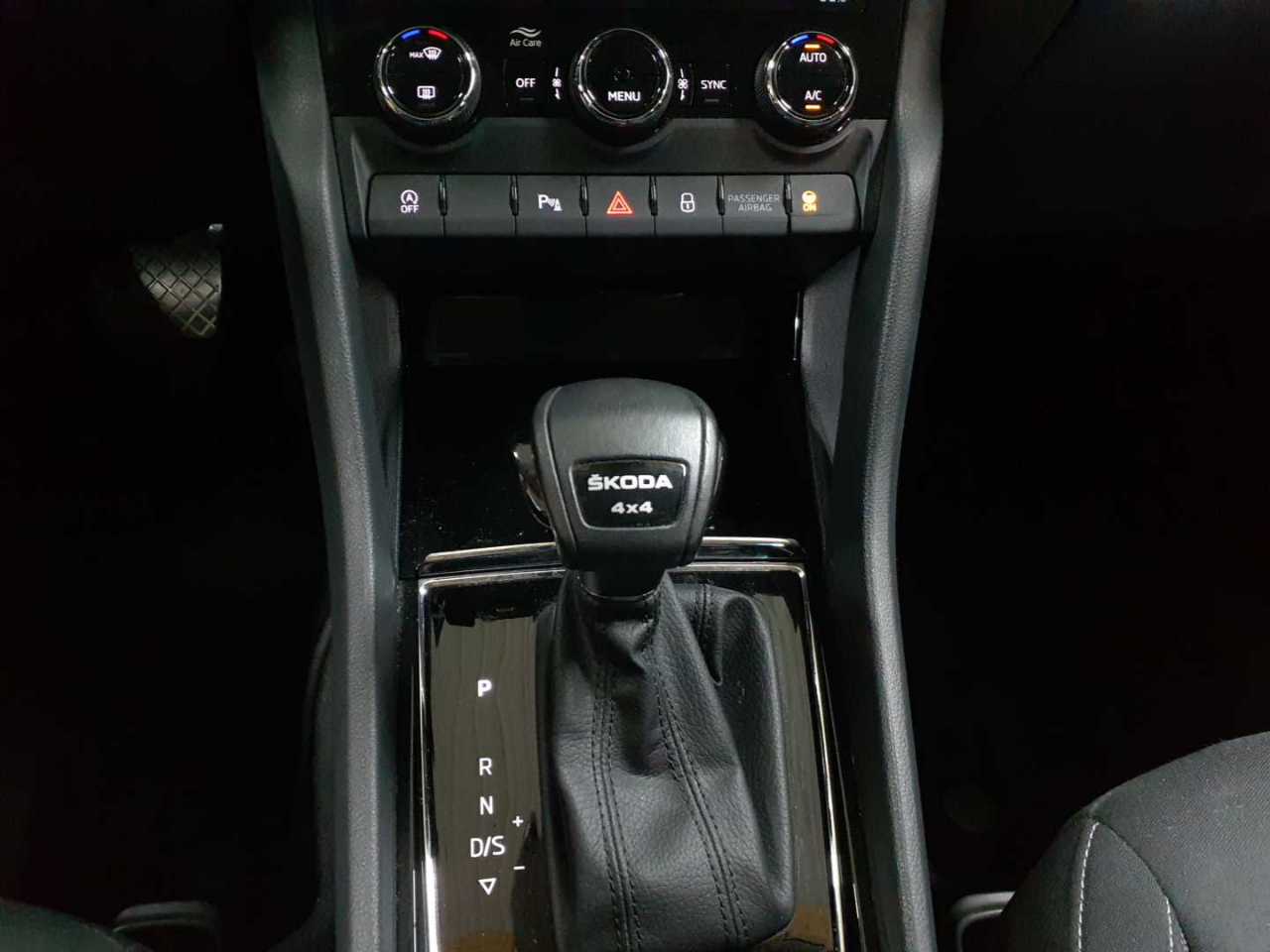 Skoda Karoq 2.0 TDI SCR 4x4 DSG Ambition 10