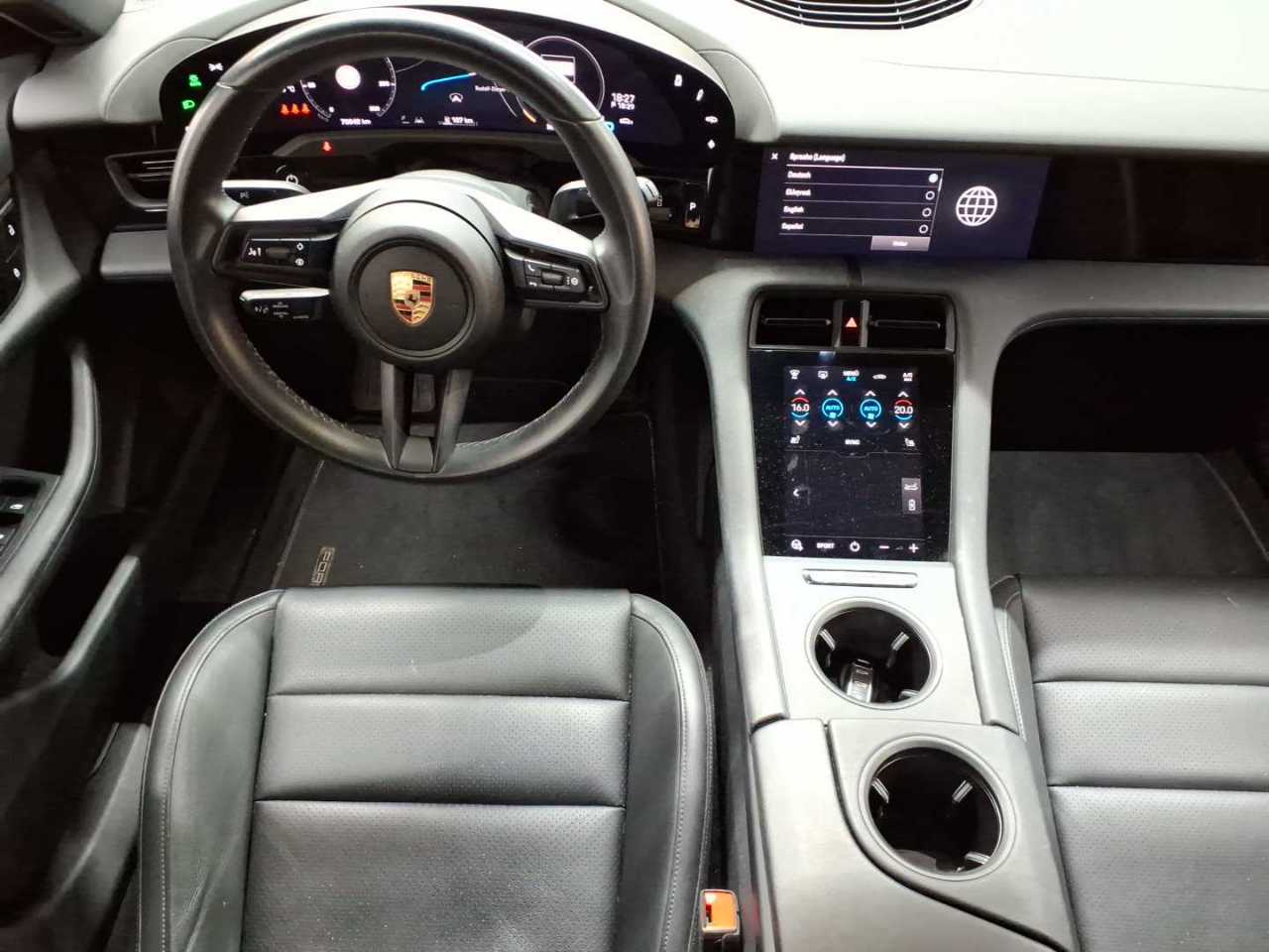 Porsche Taycan 4 Cross Turismo 10