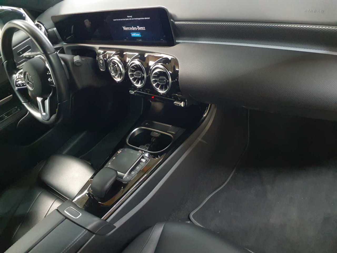 Mercedes-Benz A 250 e 8G-DCT Progressive 9