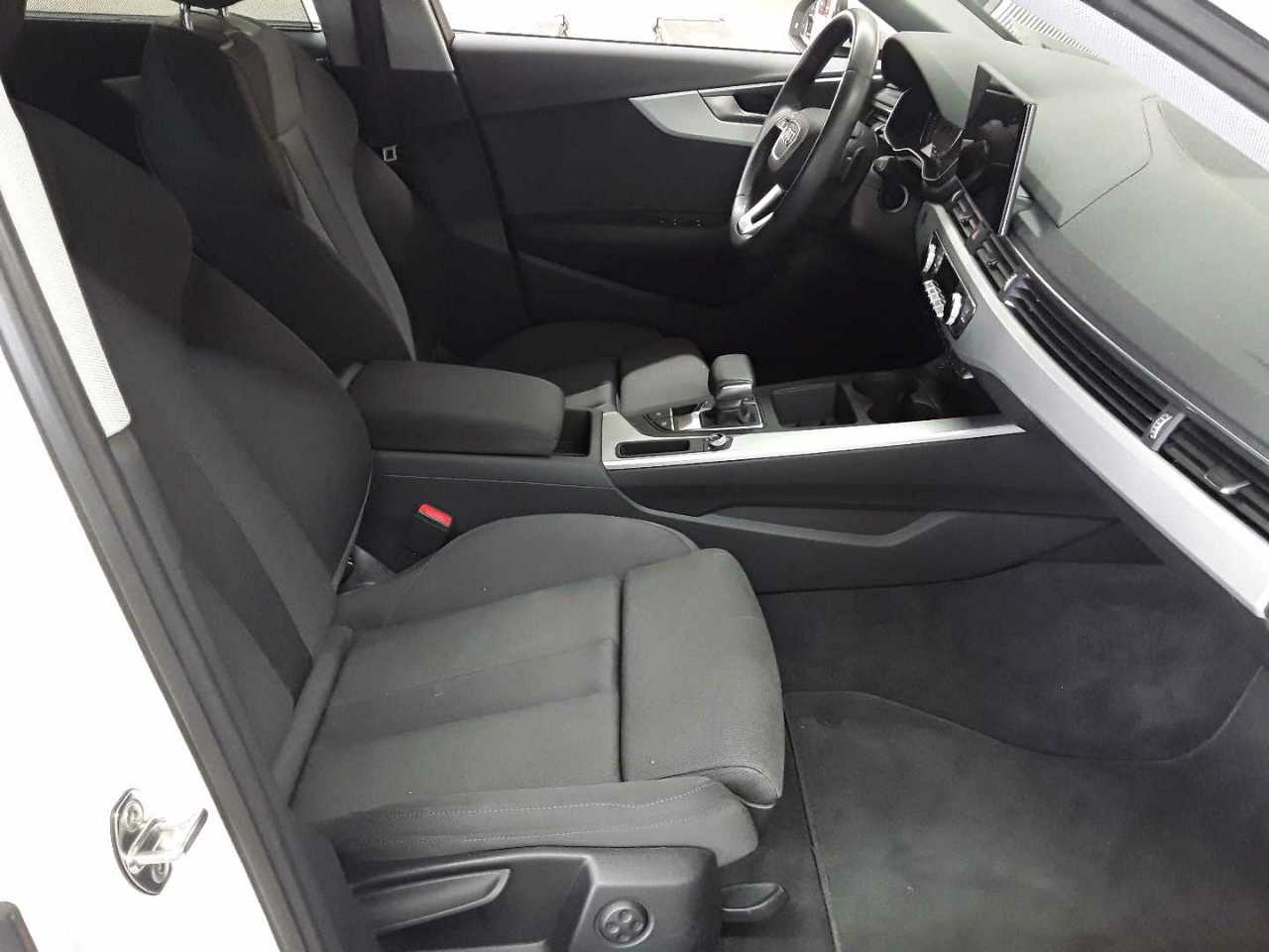Audi A4 Avant 30 TDI S tronic 8