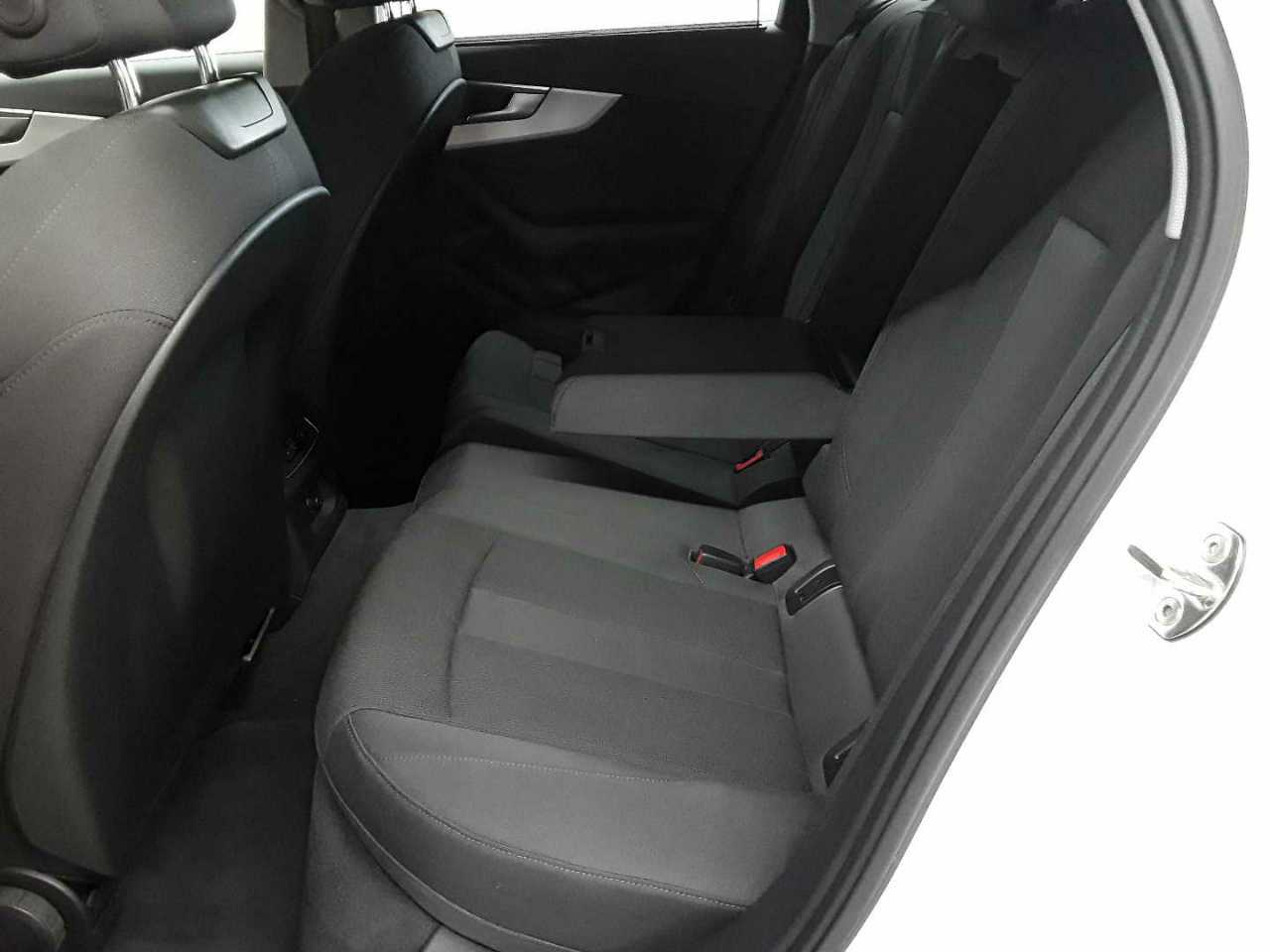 Audi A4 Avant 30 TDI S tronic 13