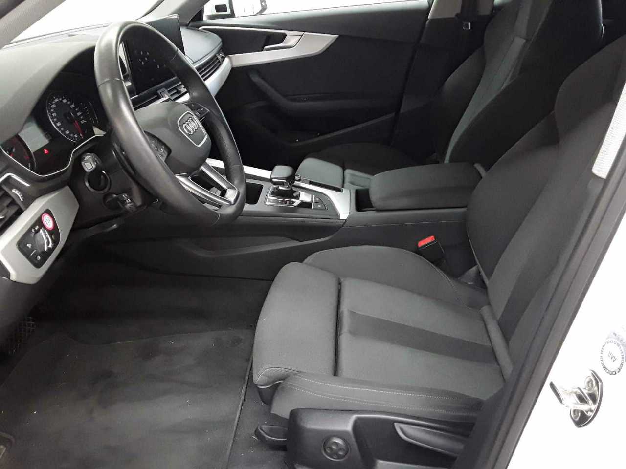 Audi A4 Avant 30 TDI S tronic 7