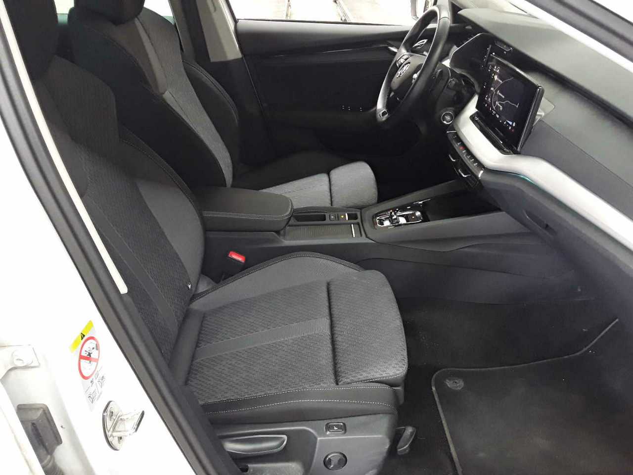 Skoda Octavia Combi 2.0 TDI DSG Clever 8