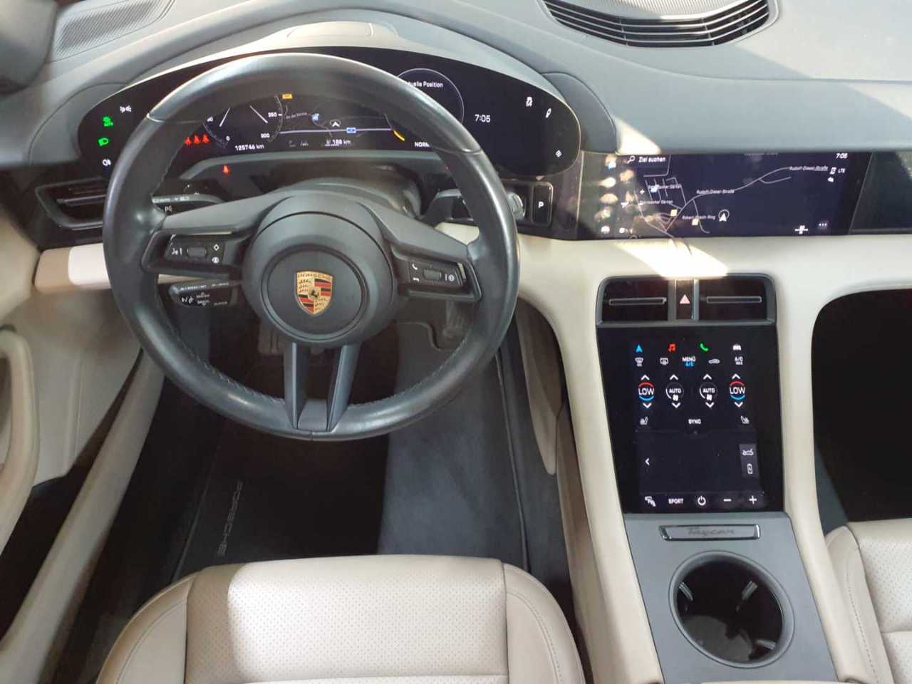 Porsche Taycan Sport Turismo 9