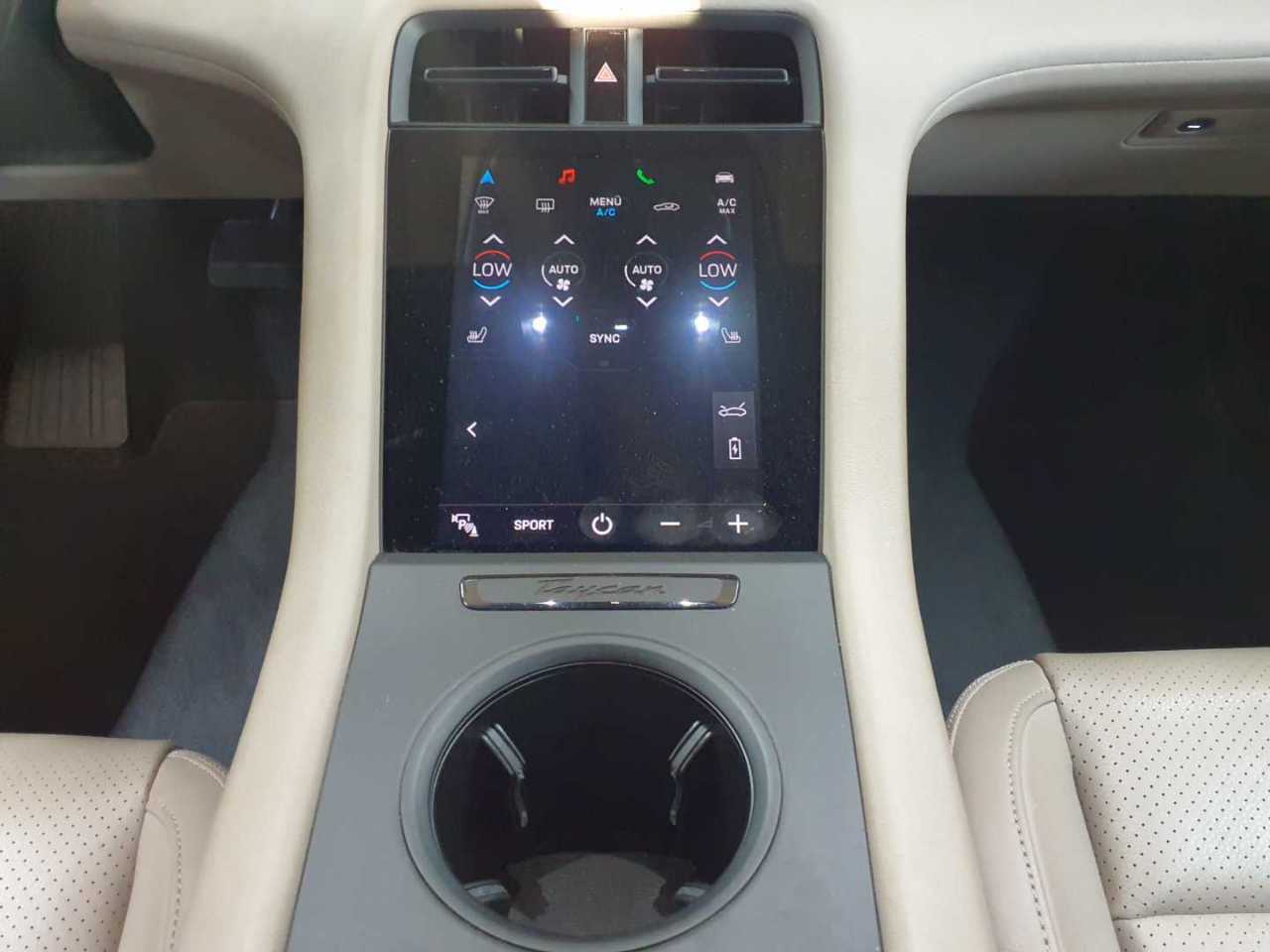 Porsche Taycan Sport Turismo 10