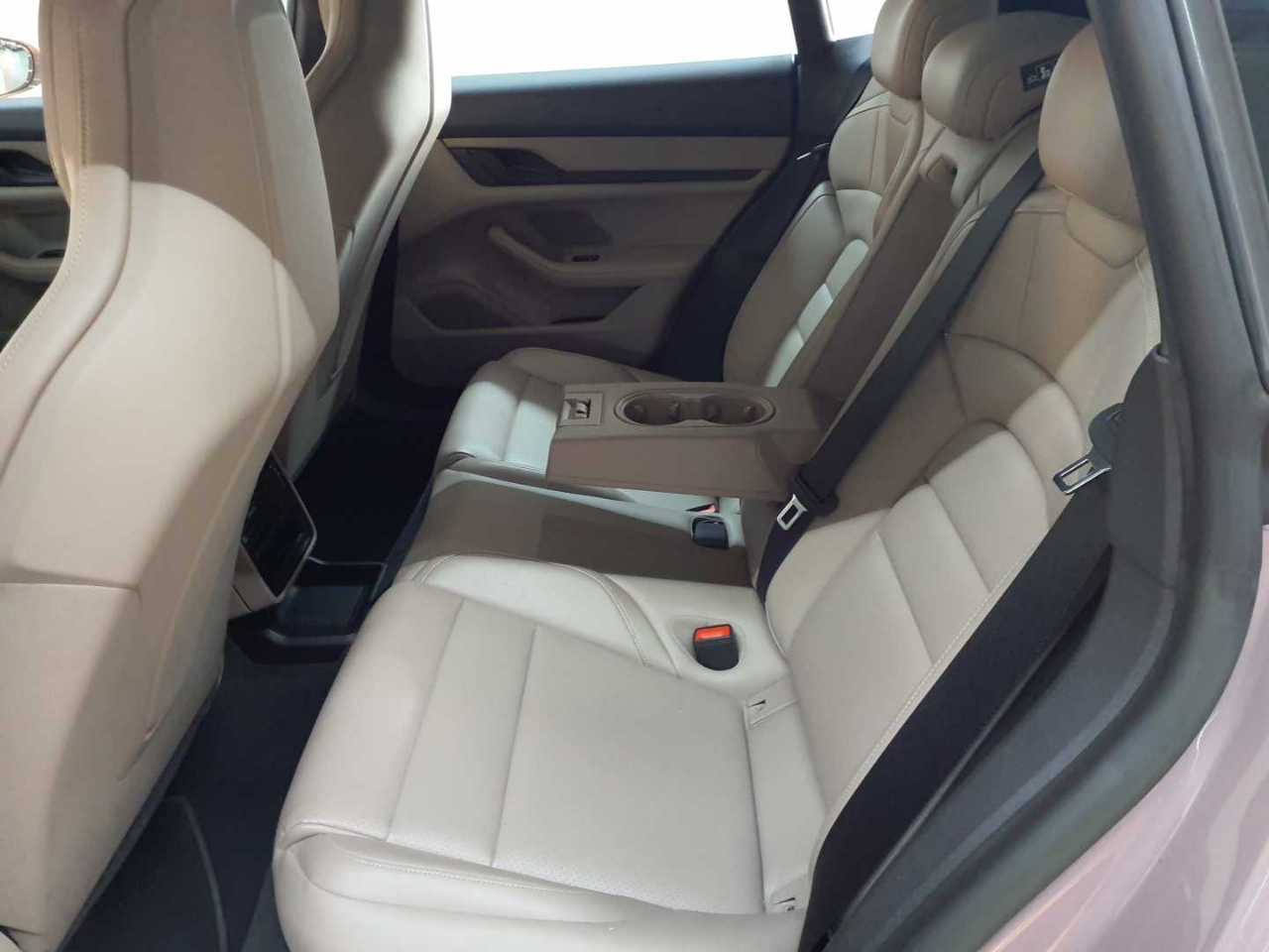 Porsche Taycan Sport Turismo 14