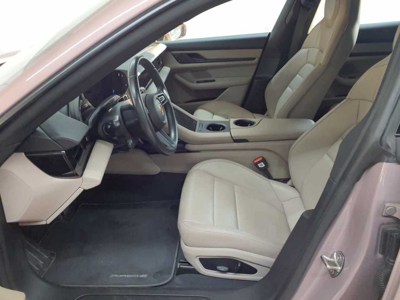 Porsche Taycan Sport Turismo 8