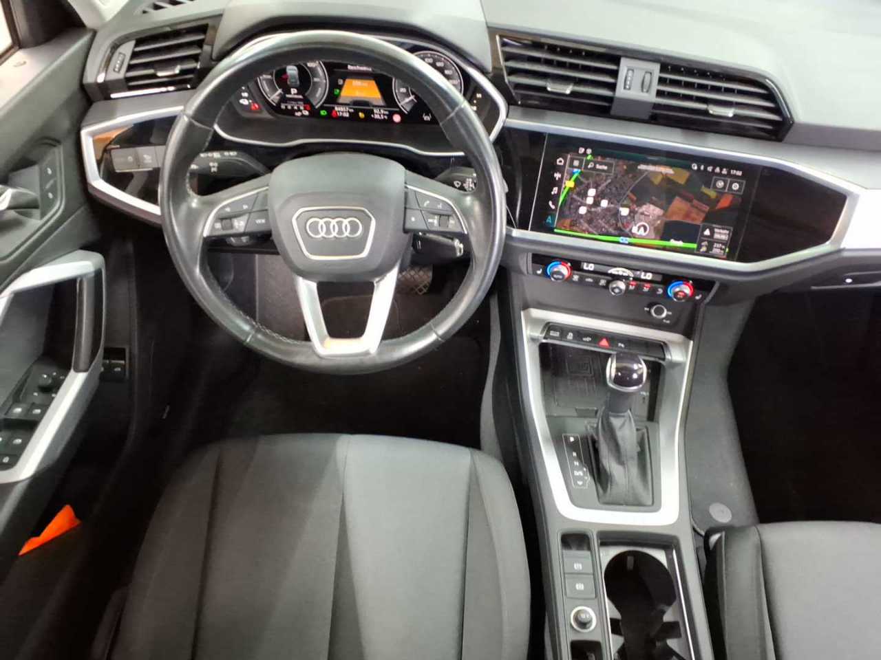 Audi Q3 45 TFSIe S tronic S line 10