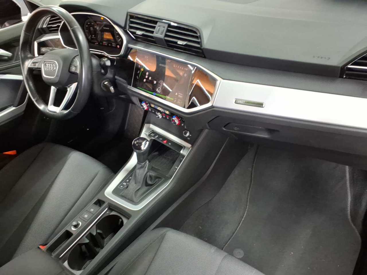 Audi Q3 45 TFSIe S tronic S line 9