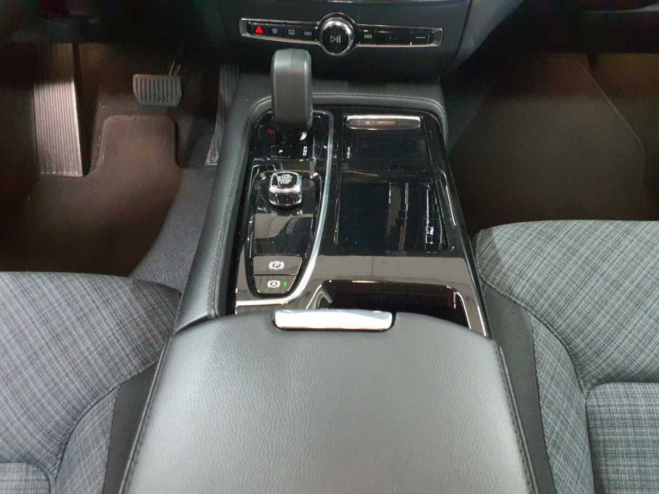 Volvo V60 T6 AWD Recharge Core 10