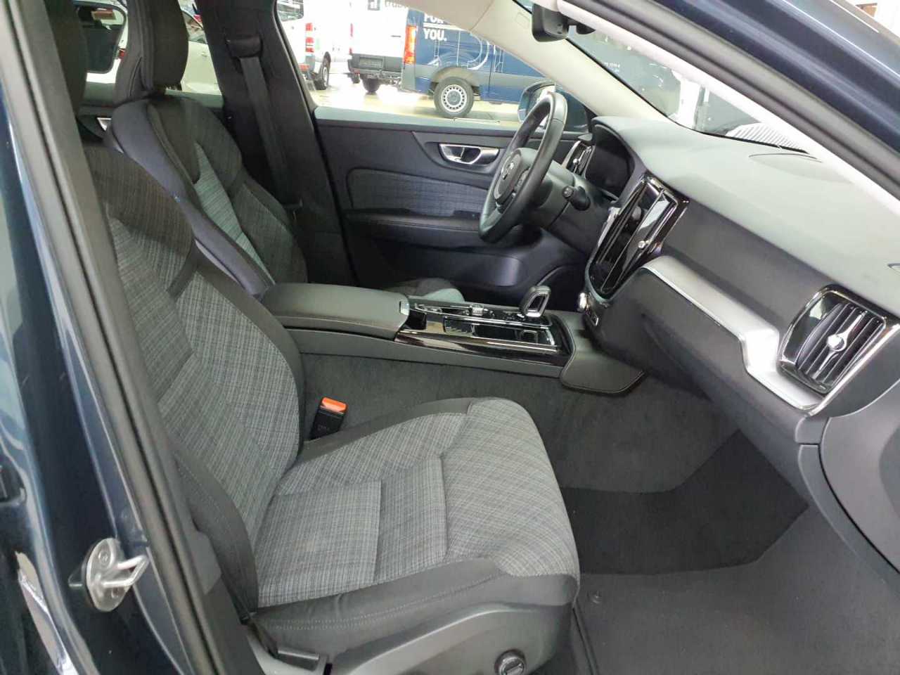 Volvo V60 T6 AWD Recharge Core 7
