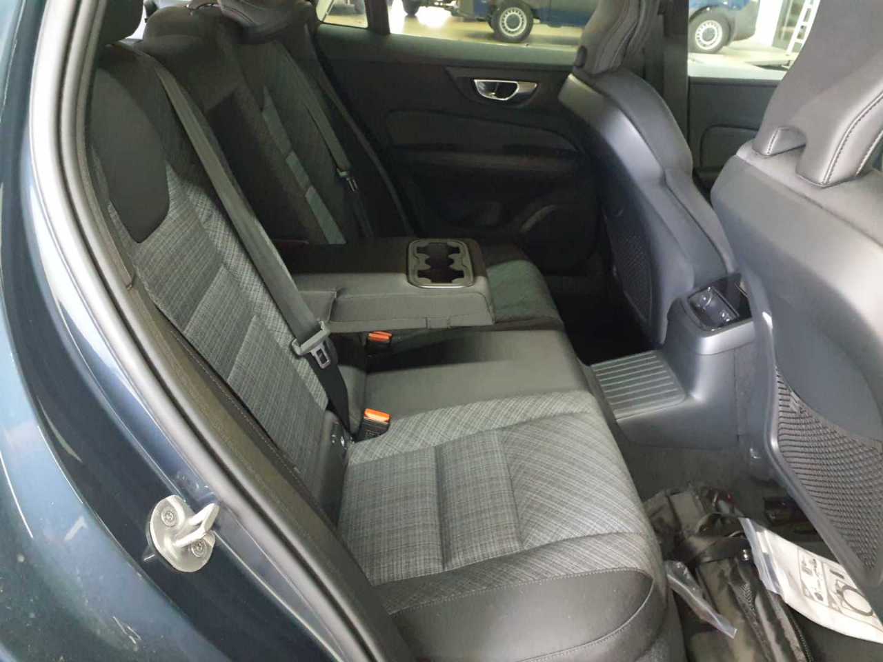 Volvo V60 T6 AWD Recharge Core 13