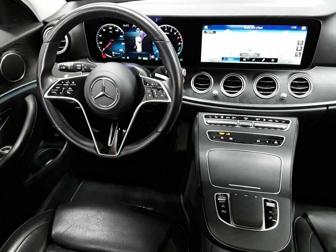 Mercedes-Benz E 300 e T 9G-TRONIC Avantgarde 10