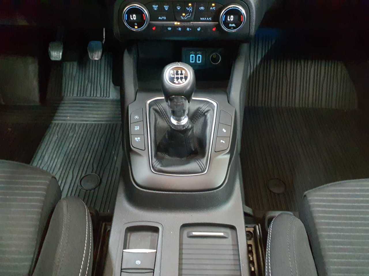 Ford Focus Turnier 2.0 EcoBlue Start-Stopp-System TITANIUM 10