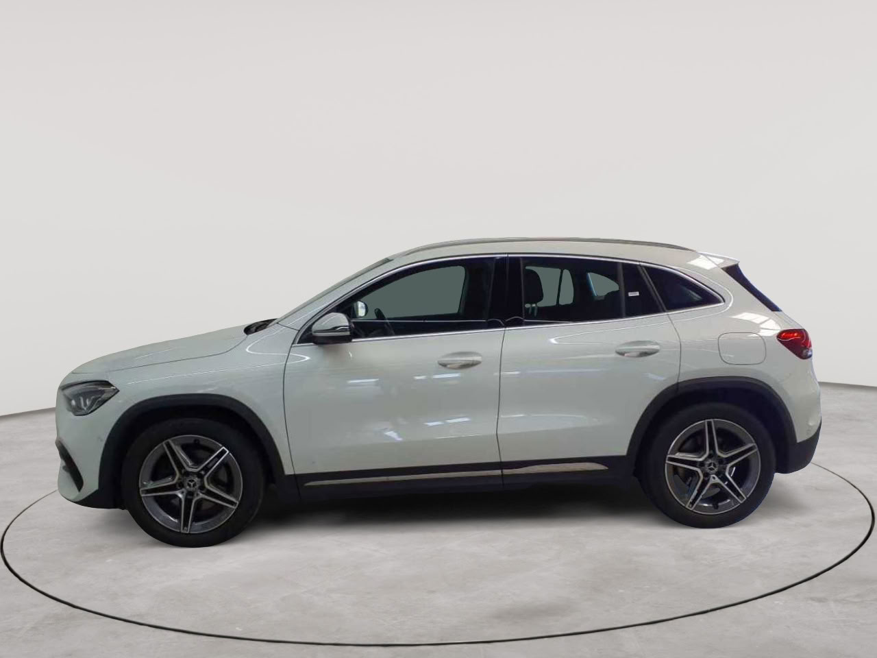 Mercedes-Benz GLA 220 d 8G-DCT AMG Line 6