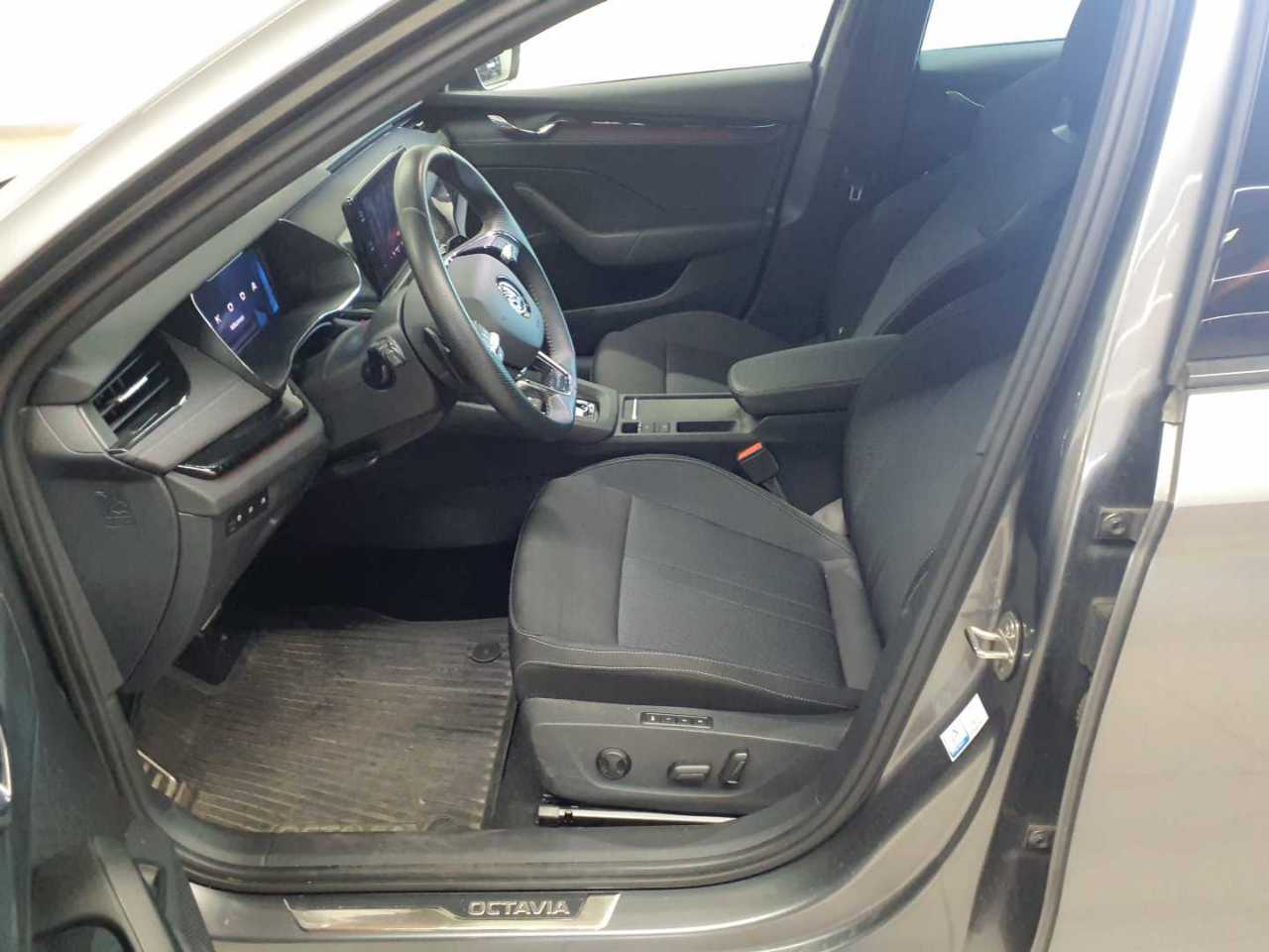 Skoda Octavia Combi 2.0 TSI DSG 4x4 Sportline 8