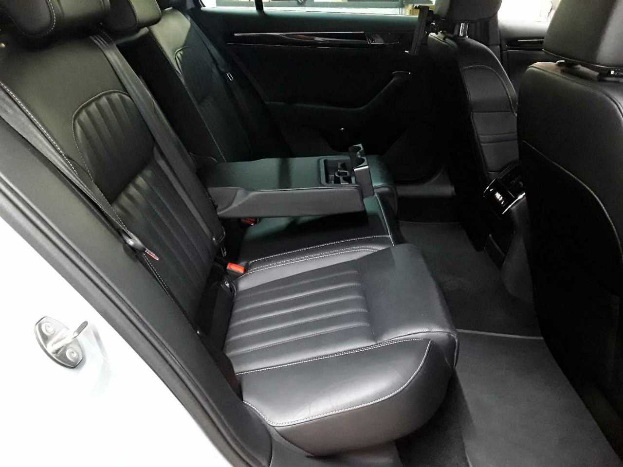 Skoda Superb Combi 1.4 TSI iV DSG L&K 14