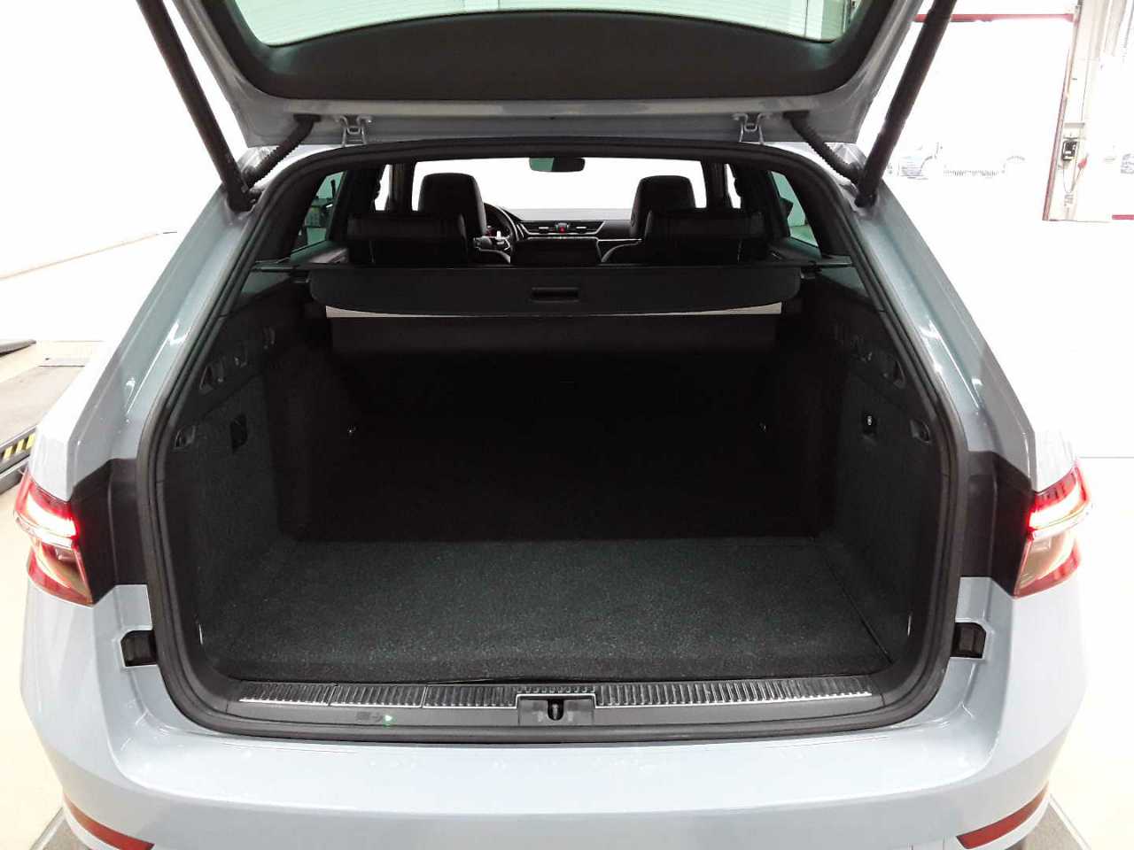 Skoda Superb Combi 1.4 TSI iV DSG L&K 15