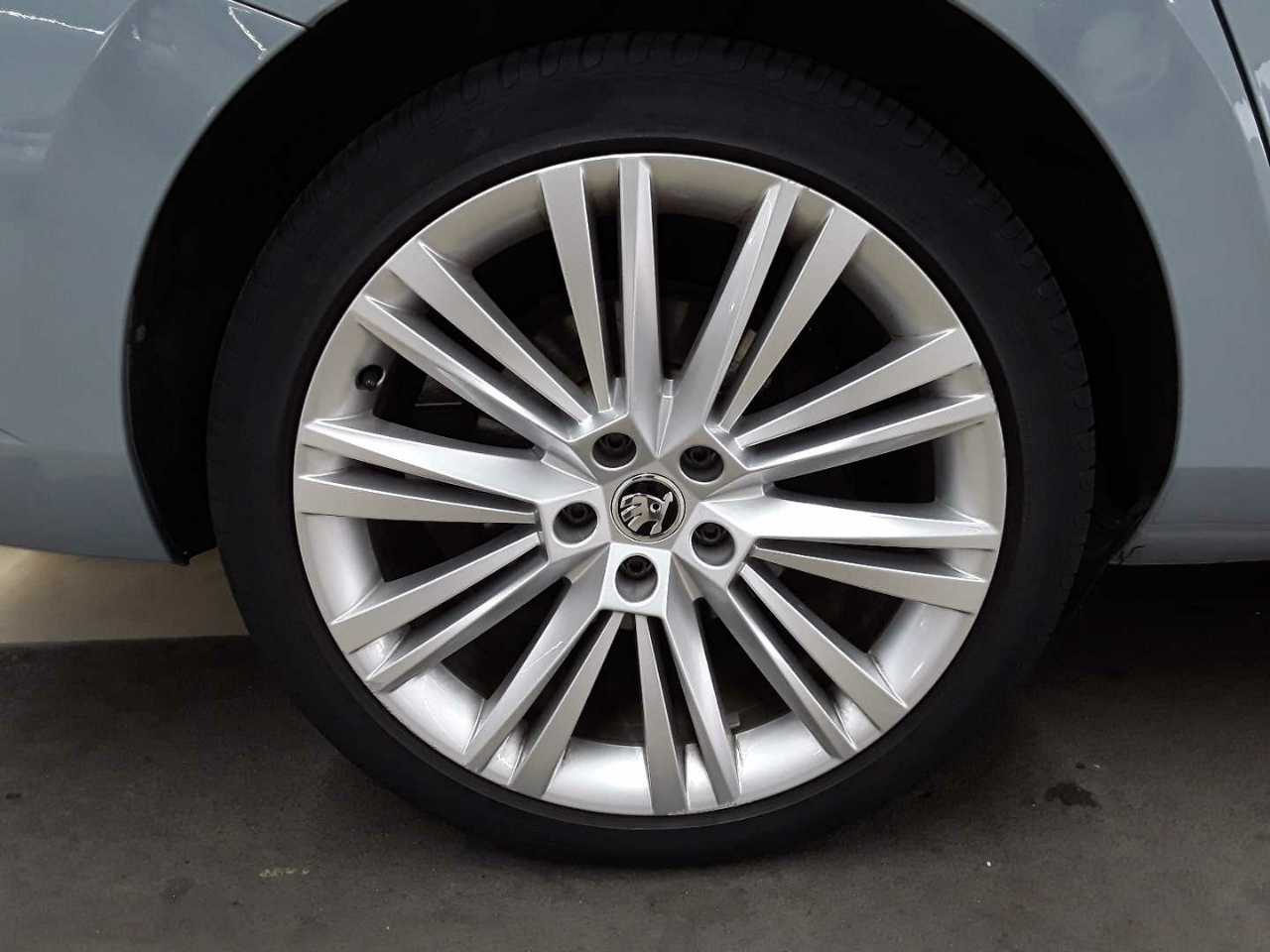 Skoda Superb Combi 1.4 TSI iV DSG L&K 20