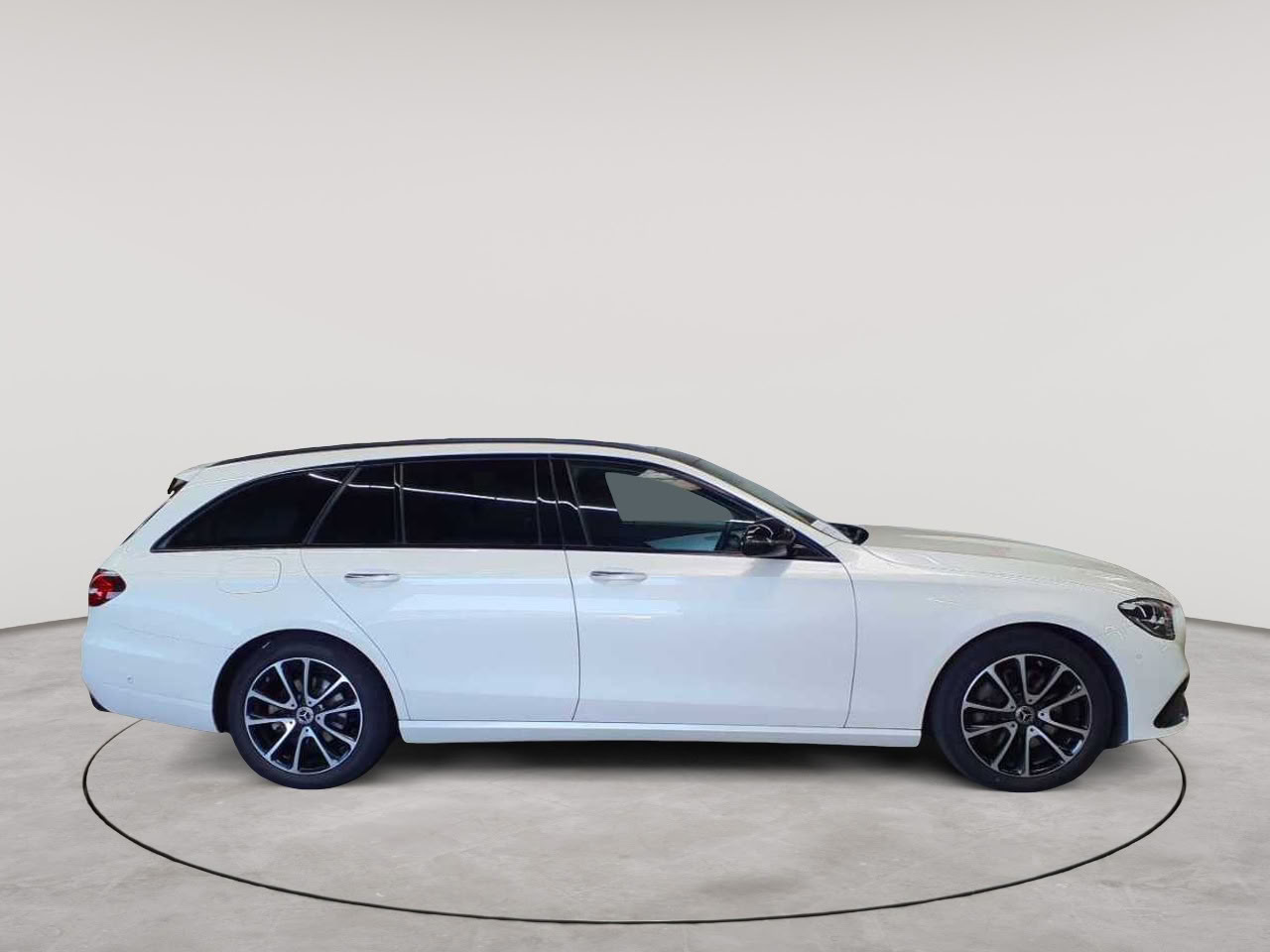 Mercedes-Benz E 220 d 4Matic T 9G-TRONIC Avantgarde 3