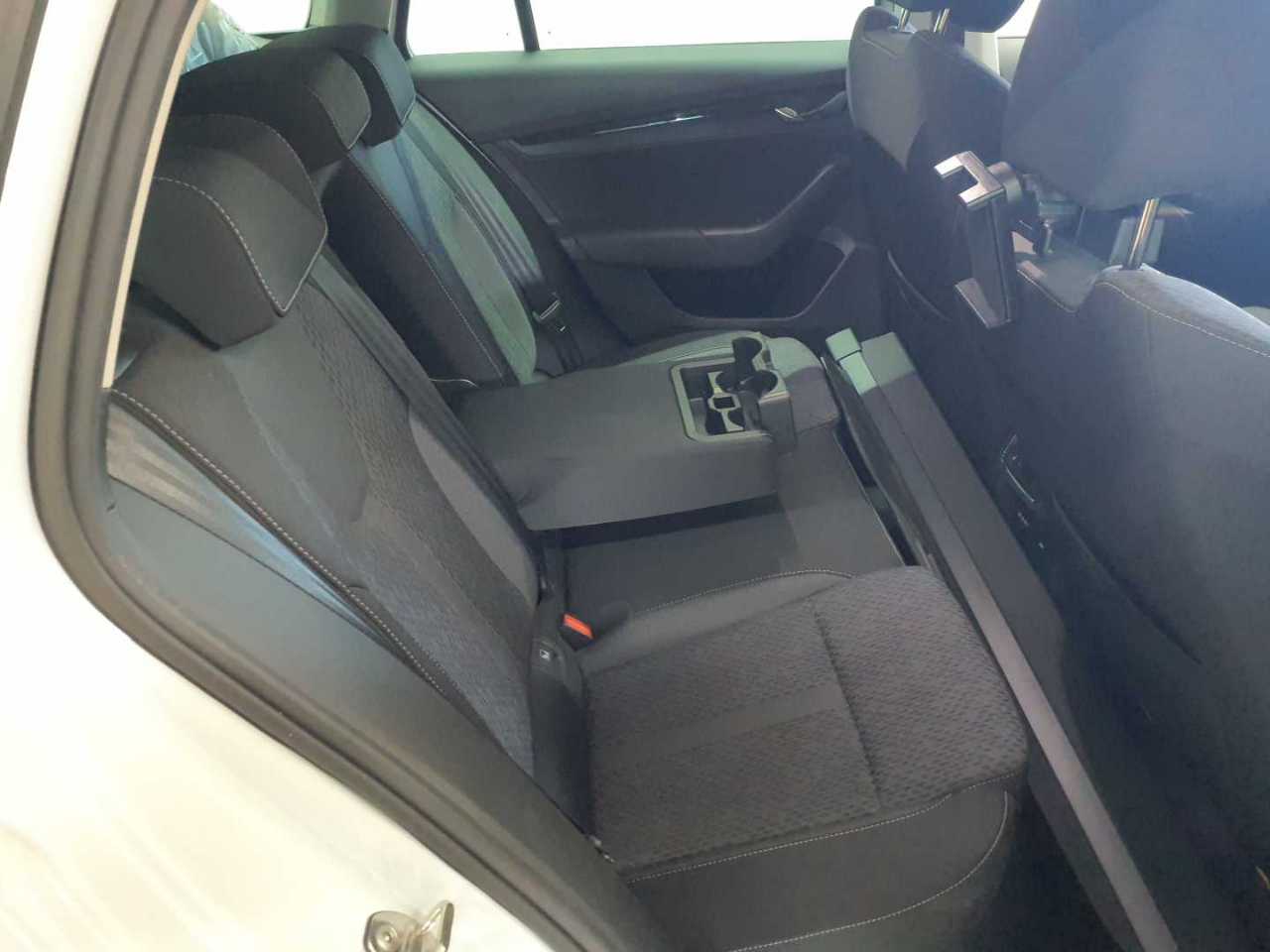 Skoda Octavia Combi 2.0 TDI DSG Clever 14