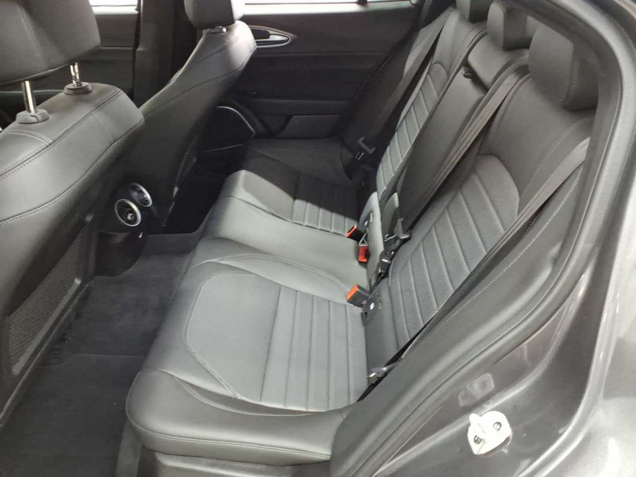 Alfa Romeo Giulia 2.2 Diesel AT8 Sprint 13