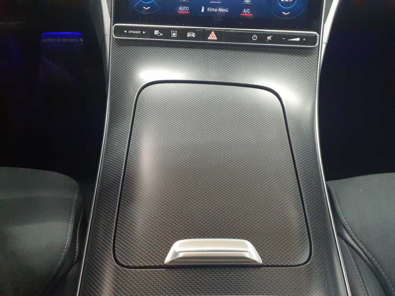 Mercedes-Benz C 220 d 4Matic T 9G-TRONIC AMG Line 10