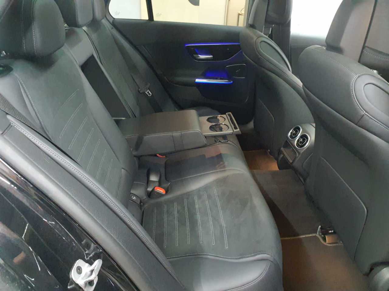 Mercedes-Benz C 220 d 4Matic T 9G-TRONIC AMG Line 13
