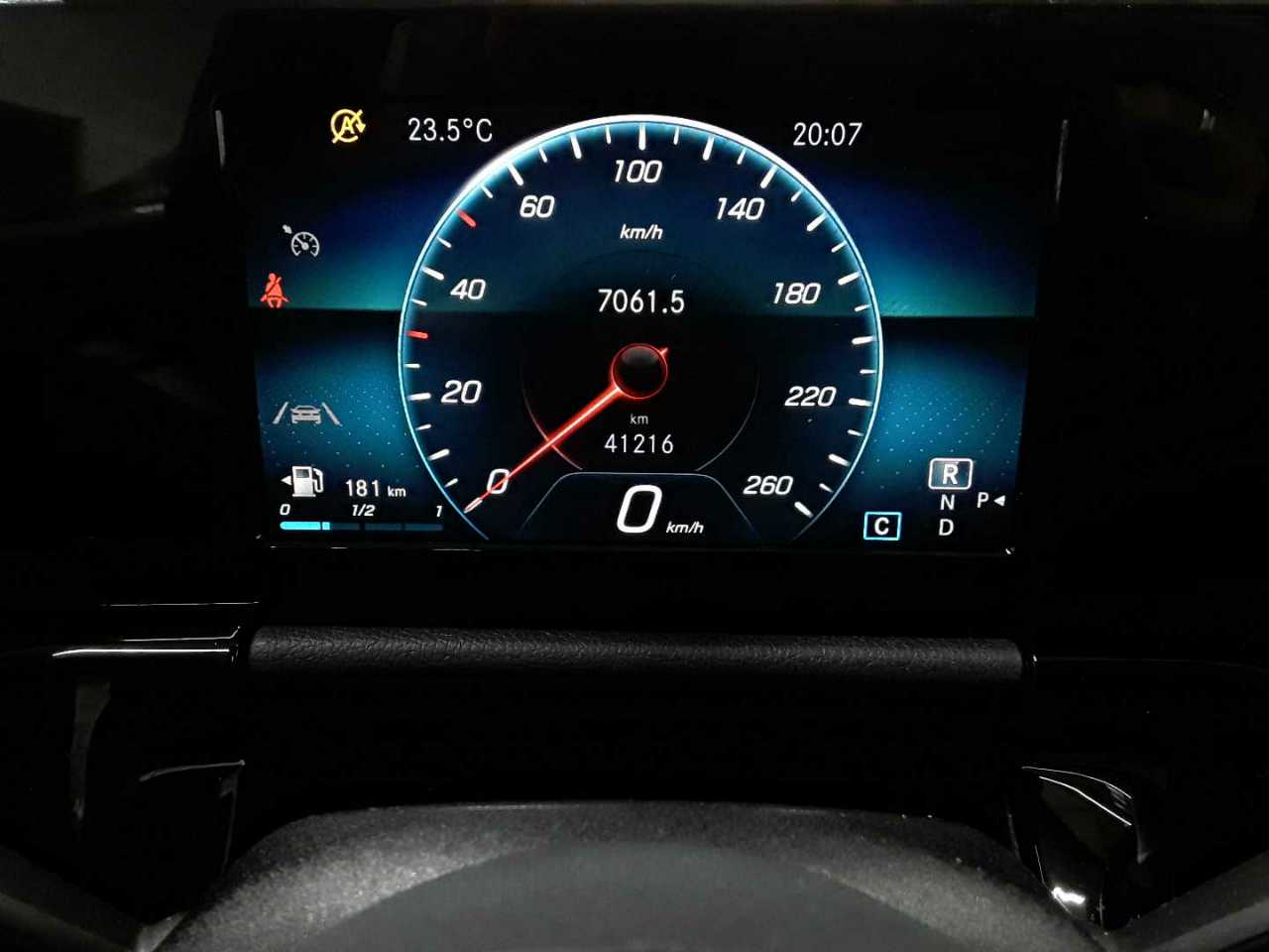 Mercedes-Benz B 180 7G-DCT 11