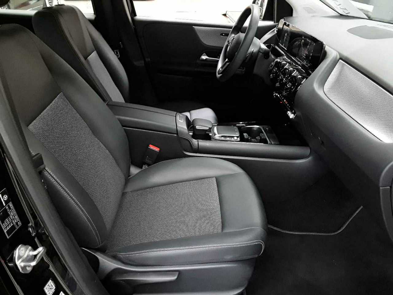Mercedes-Benz B 180 7G-DCT 8
