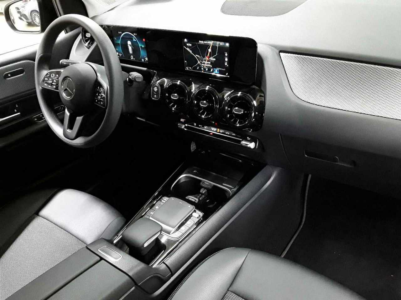 Mercedes-Benz B 180 7G-DCT 9