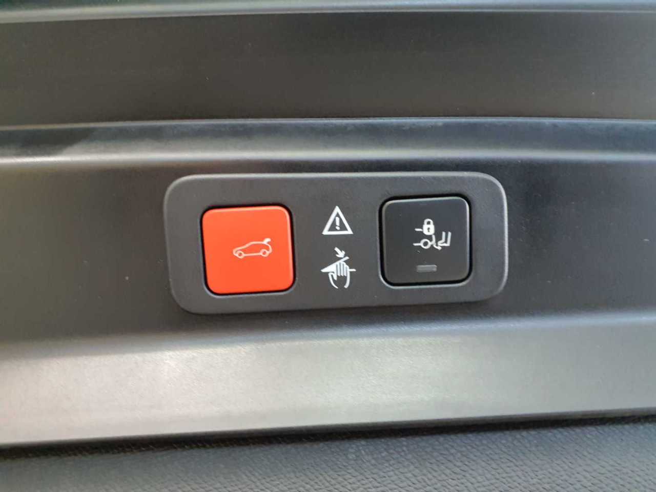 Peugeot 5008 PureTech 180 EAT8 Stop & Start GT 17