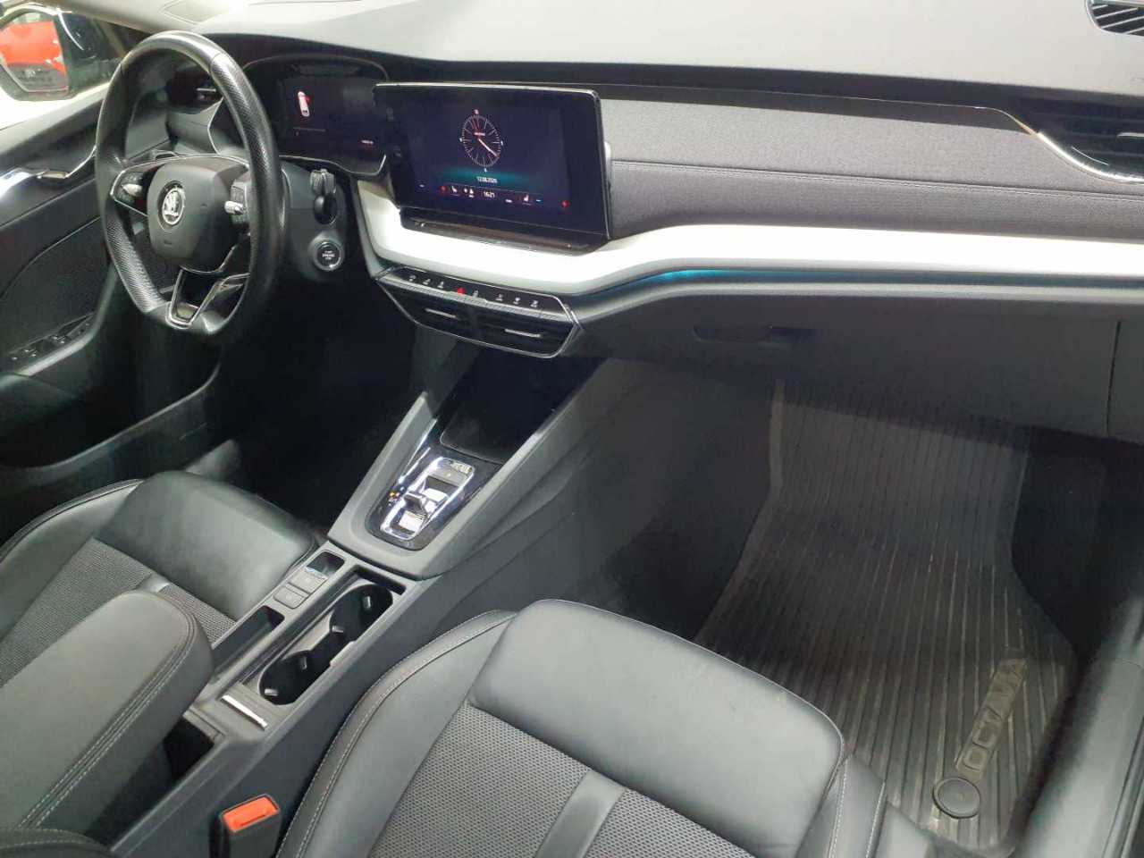 Skoda Octavia Combi 2.0 TDI DSG 4x4 Style 9