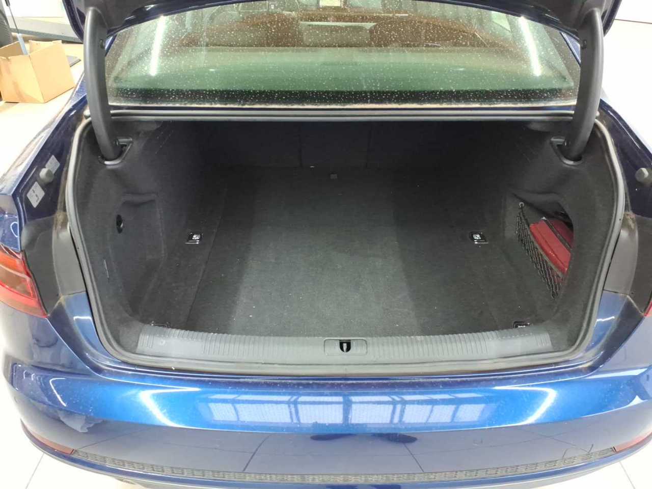 Audi A4 2.0 TDI design 15