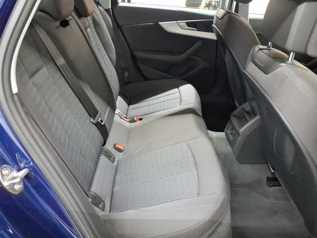 Audi A4 2.0 TDI design 14