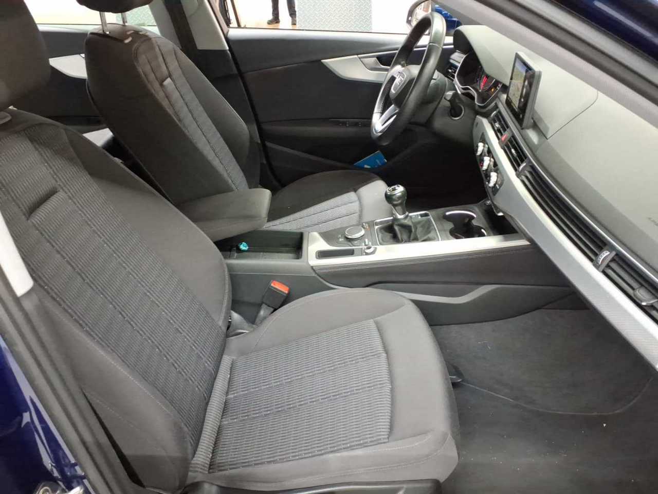 Audi A4 2.0 TDI design 8