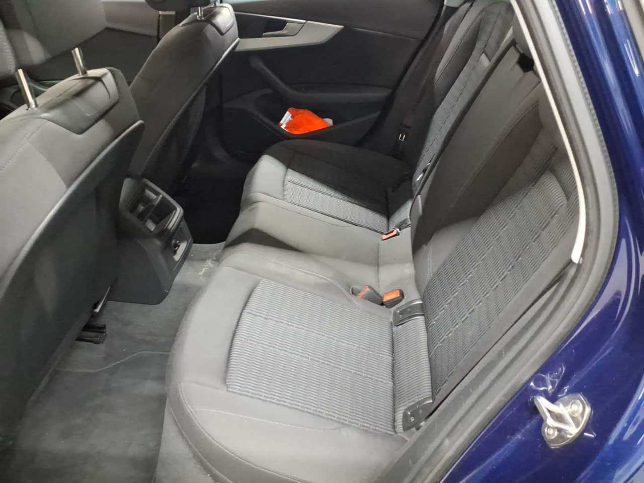 Audi A4 2.0 TDI design 13