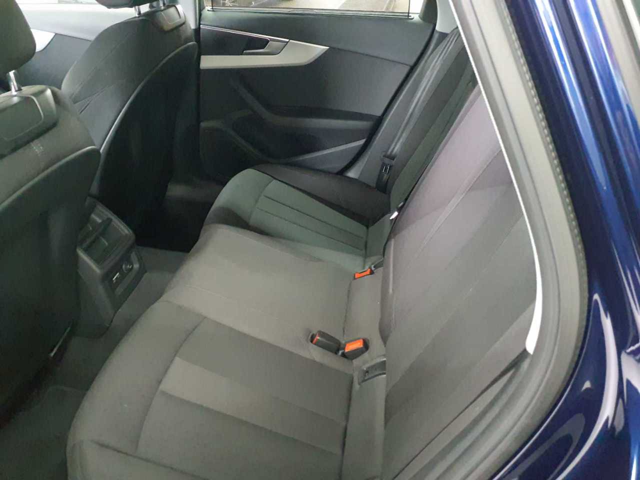 Audi A4 Avant 35 TDI S tronic 11