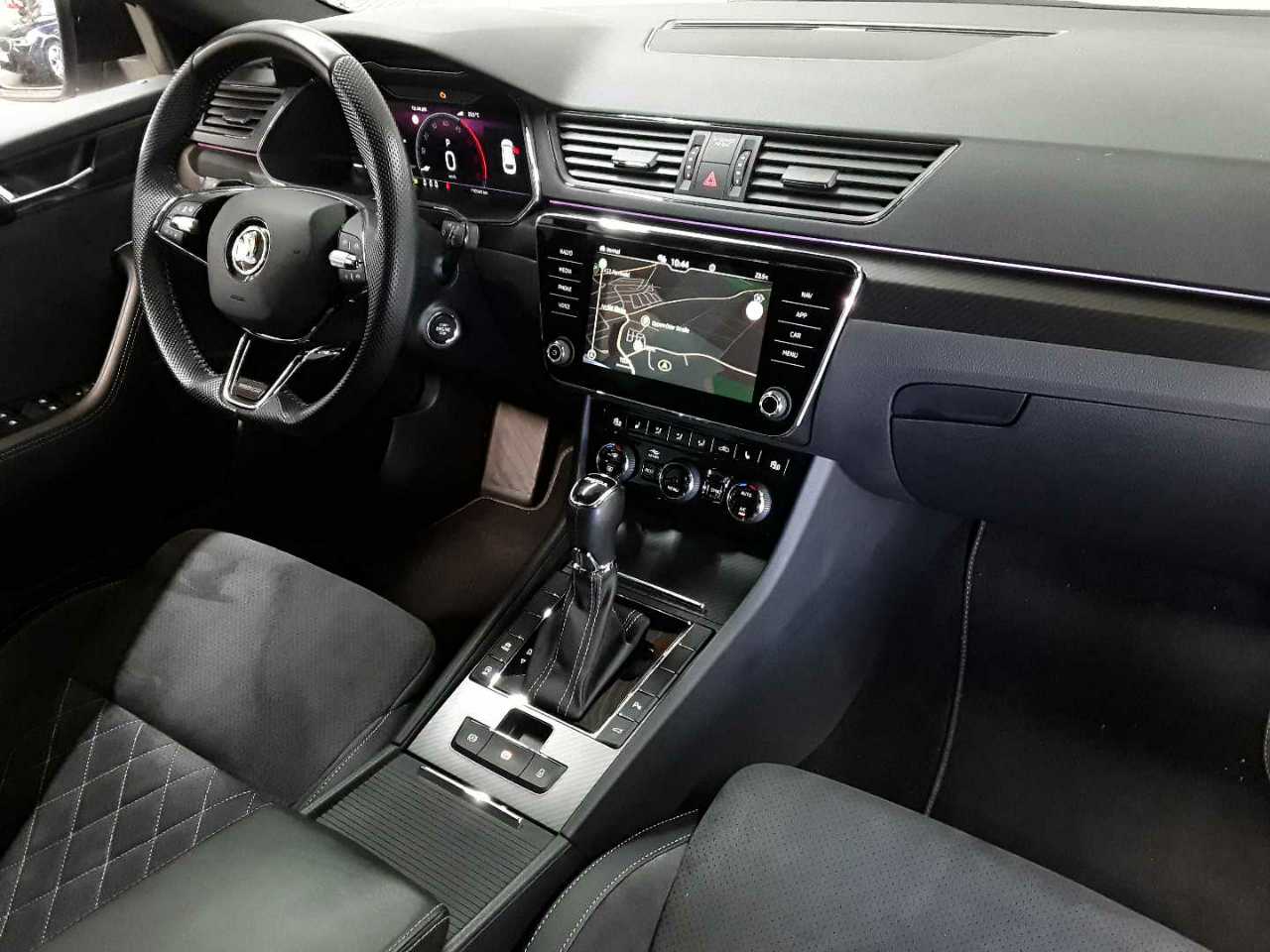 Skoda Superb Combi 2.0 TDI DSG Sportline 9