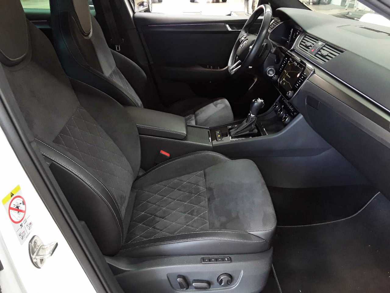 Skoda Superb Combi 2.0 TDI DSG Sportline 8
