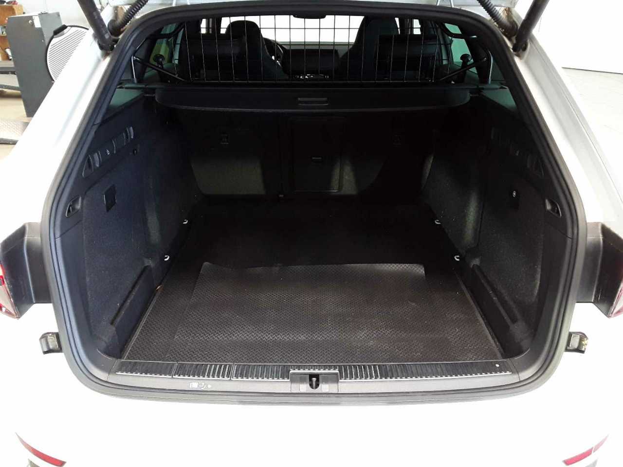 Skoda Superb Combi 2.0 TDI DSG Sportline 15