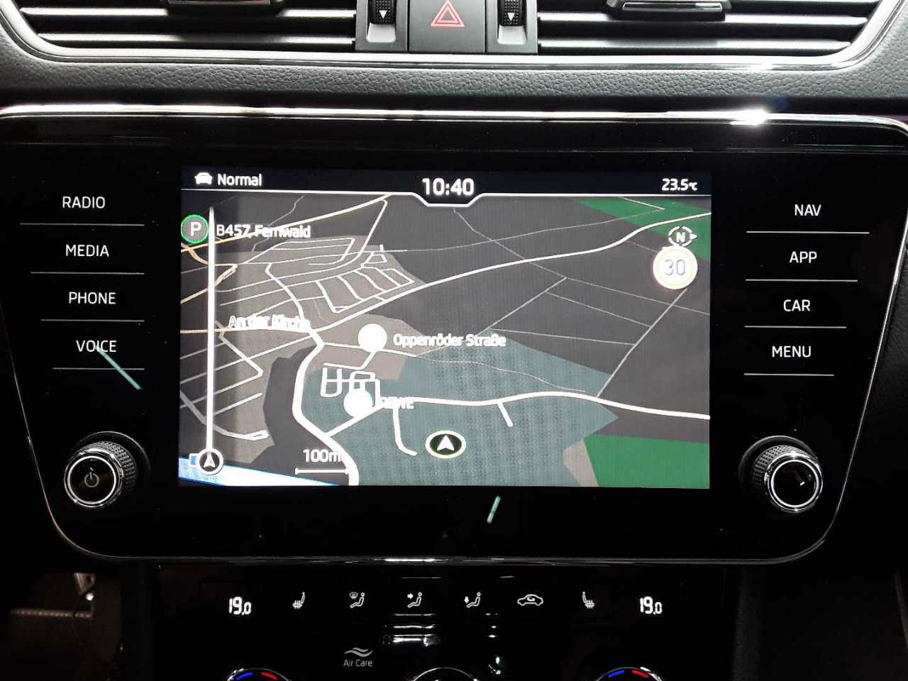 Skoda Superb Combi 2.0 TDI DSG Sportline 12